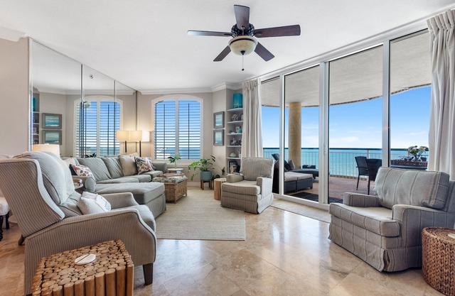 Beach Colony East Penthouse 16B-Beach Front unité avec une vue imprenable!