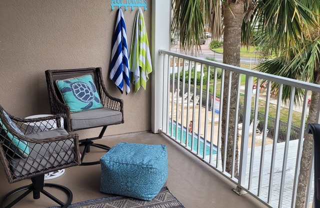 Updated Beach condo King bed & Bunks- Great Gulf view! Managed by owners