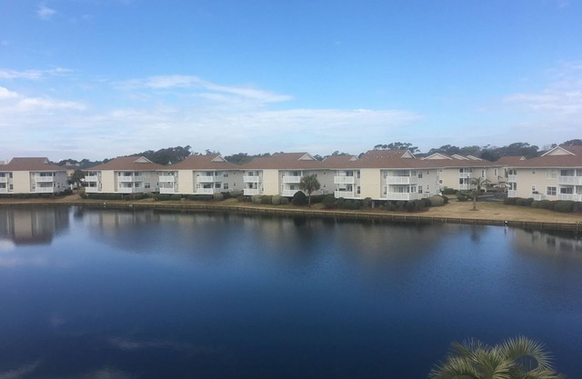 Beach Cottage est situé dans la section exclusive Cherry Grove de North Myrtle