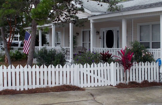BEACH COTTAGE 3BR, GOLF CART, PORCH SWING, 30 PAS DE LA PISCINE, PROCHE DE TOUT