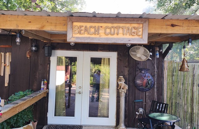 Beach Cottage 5min walk to bay or 5 min. Travel to Gulf of Mexico