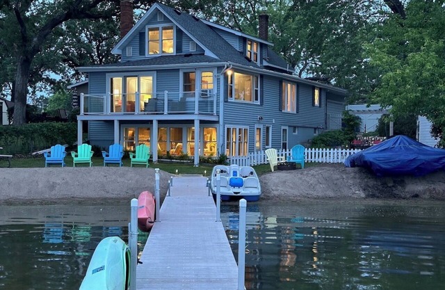 Beach Cottage on ForestLake close to downtown with your own sandy beach and dock