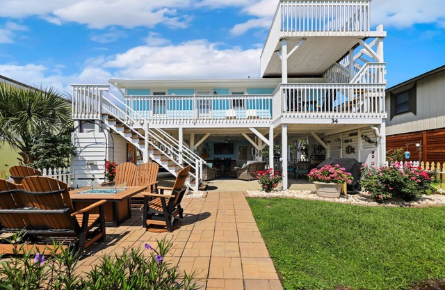 Beach Cottage OIB: a short walk to the beach