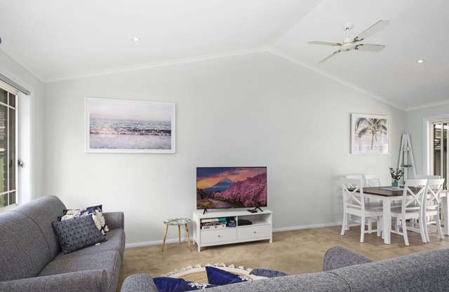 BEACH DAZE - UMINA BEACH