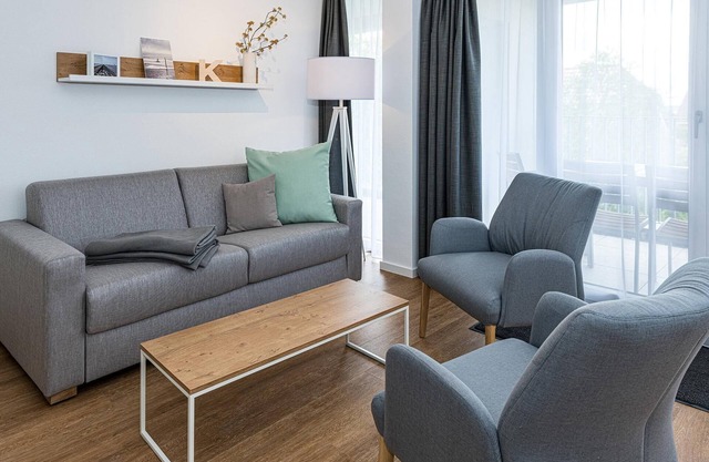 Beachfront apartment with large balcony, parking, use of swimming pool & sauna