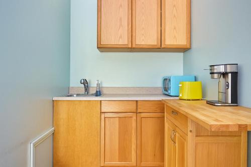 Beach Escape - Malibu 2BR In Woods