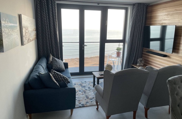 Beach Flat - Holiday Accommodation - Ramsgate, Thanet