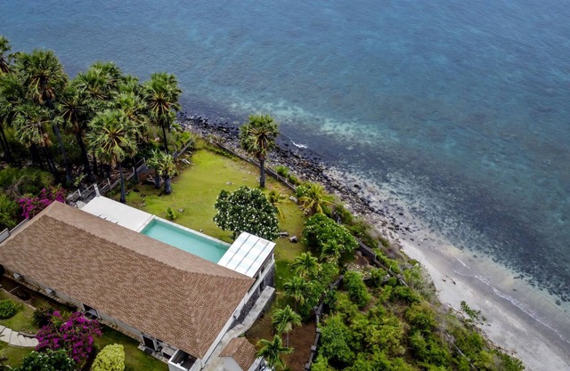 Beach Front 3BR Hideaway Villa w/ Infinity Pool