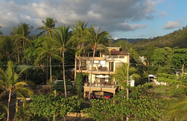 Beach front 3rd floor condo private pool south Jaco