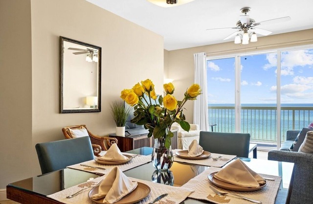 Front de mer - 4e étage 2BR / 2BA w / Bunkroom! * SERVICE DE PLAGE GRATUIT * 8 personnes + WIFI