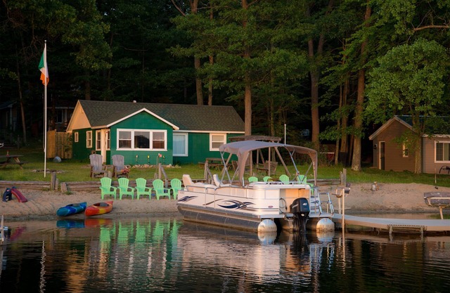 Beach Front Cottage On Family Friendly Pretty Lake. Couchers de soleil, pêche et plaisir!