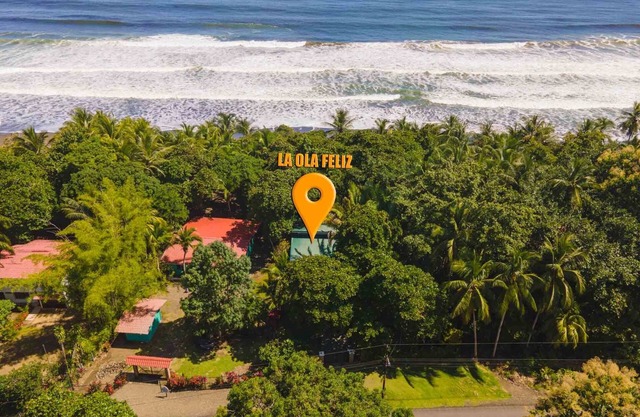Beach Front Peaceful House w/ a/c & wifi - La Ola Feliz