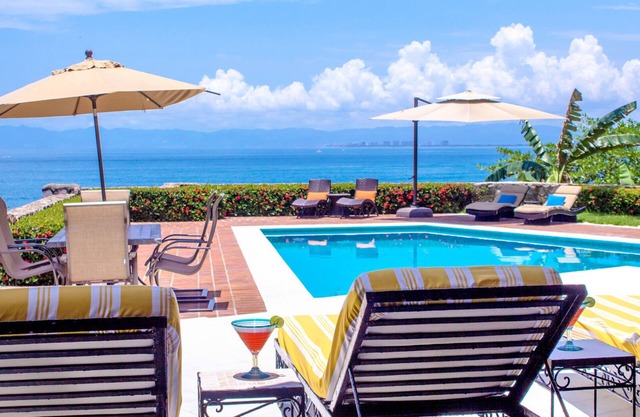Beach Front House, à 5 minutes du centre-ville, piscine privée, personnel, venez en profiter!