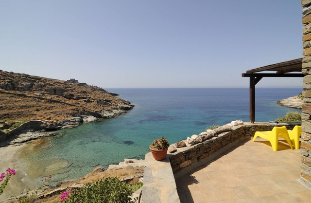 Appartement de luxe isolé au bord de la mer au bord de la plage