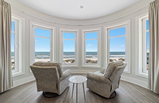 BEACH FRONT w/ GREAT VIEW includes Custom POOL & Peaceful PRIVATE BEACH