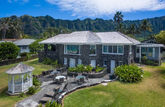 Waimanalo Beachfront pour jusqu'à 8 invités. Location de vacances sous licence n ° 90 / TVU-0235