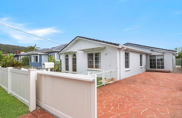 Beach House @ Ettalong - Pet Friendly