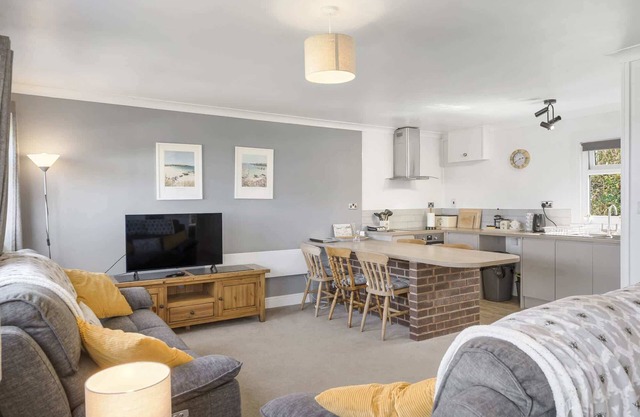 Beach House & Garden in St Merryn, Private Parking