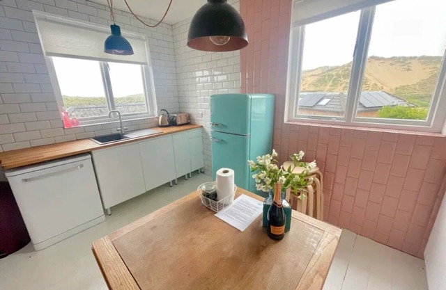 Beach House, Holywell Bay