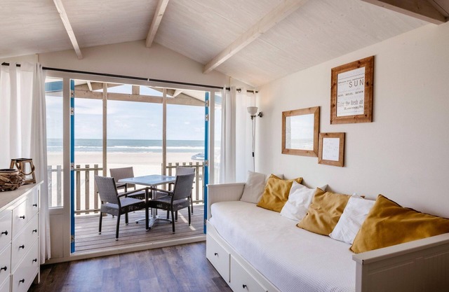 Maison avec vue directe sur la mer a la plage de la mer du Nord de Wijk aan Zee