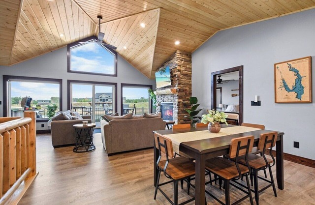 New Beach House on Private Lake with Game Room