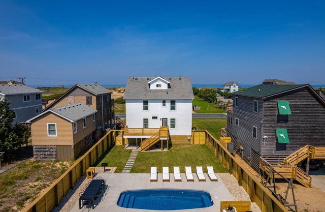 Beach House! Semi-Ocean Front, Free Heated Pool, Hot Tub, Fully Renovated!