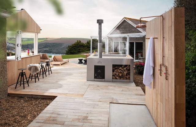 Beach House - Sea Views & Hot Tub