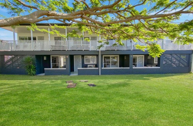 Beach House Shoal Bay Villa 1