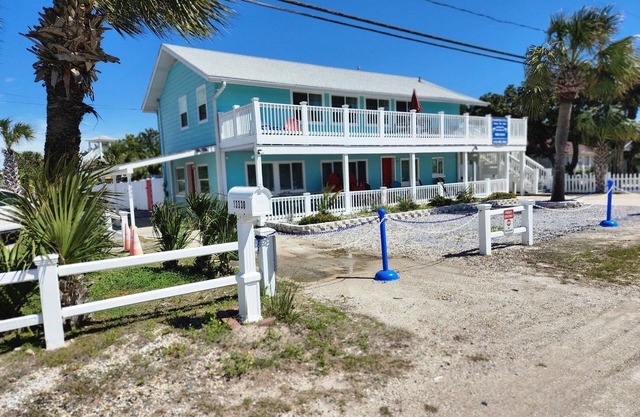 4BR / 4BA BEACH HOUSE SALT Pool Piscine 2 cuisines DEUX GRANDS TERRAINS Arrière-cour immense