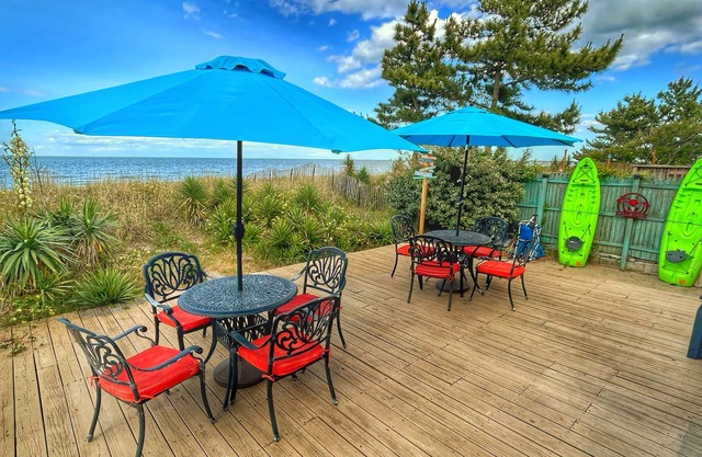 Beach House La vraie chose! Direct Beachfront!