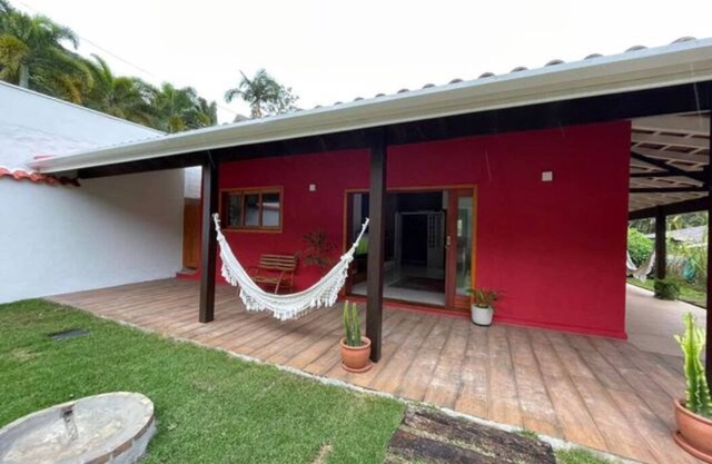 Beach house with pool in a safe and quiet condominium.