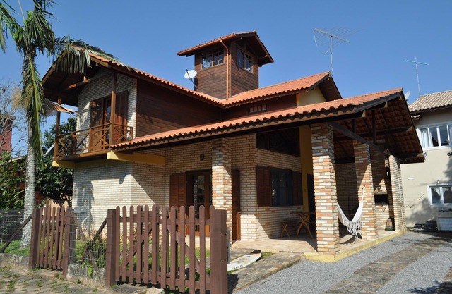 Beach house avec salle de bains, air conditionné, ciel, barbecue et très bien situé