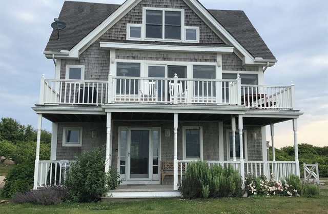 La plage est à quelques pas! Chemin privé de la maison familiale haut de gamme! Réservez pour 2020.
