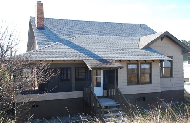 Beach Lovers Delight (3-Bedroom Cottage) - Pets Allowed by RedAwning