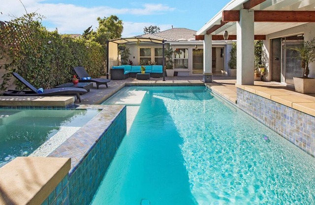 Fabulosa casa con piscina y estudio de música, a minutos de la playa.