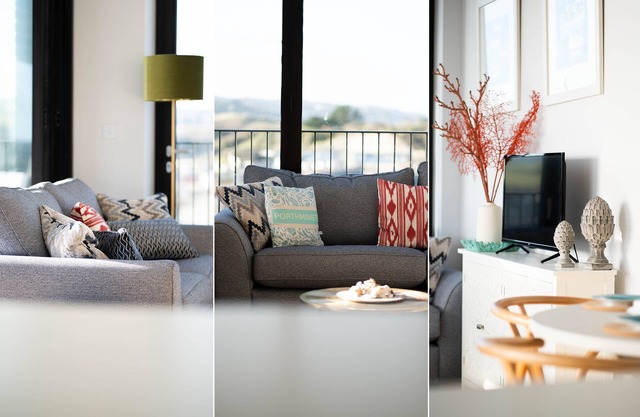 Beach Pad– Sleeps 4 – On-Site Parking for One Car – Estuary Views