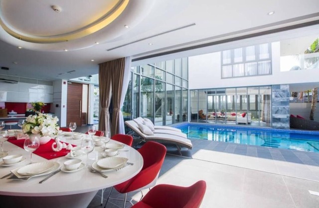Beach Paradise: 4BDR Beachfront Pool Villa
