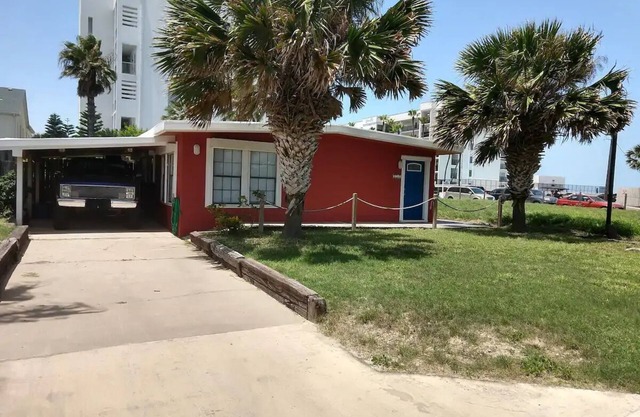 Retro Cool Beach Bungalow, Maison unifamiliale, cour privée, vue sur l'océan Peek