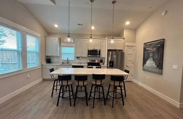 Beach Please! New 2 Bed Condo at Beacon Quarters minutes to the Beach