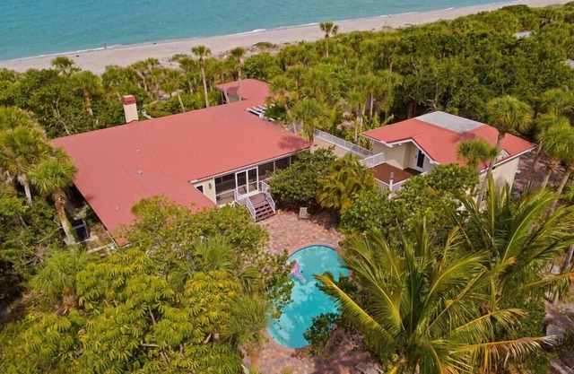 This house is a 4 bedroom(s), 4.5 bathrooms, located in Englewood, FL.