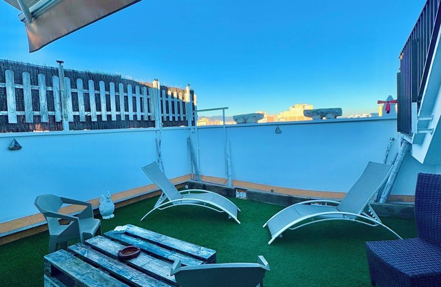 BEACH PORT FORUM BARCELONA-TRIPLEX 160M2-CHILL OUT 30M2-9 PERSON-WIFI 1GB-NEFLIX