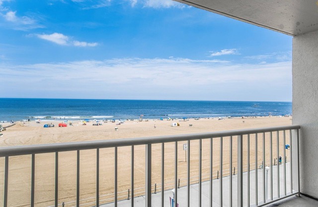 Beach Quarters Resort Oceanfront condo with Oceanfront balcony!