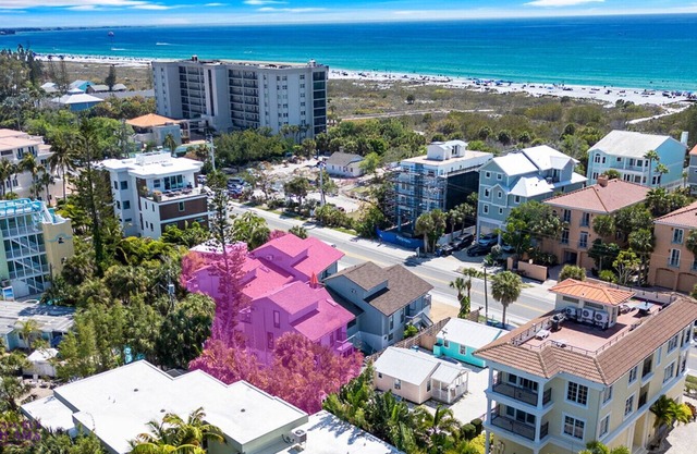 Beach Rd, 300ft to Beach Access & 500ft to Village, Large Condo Complex