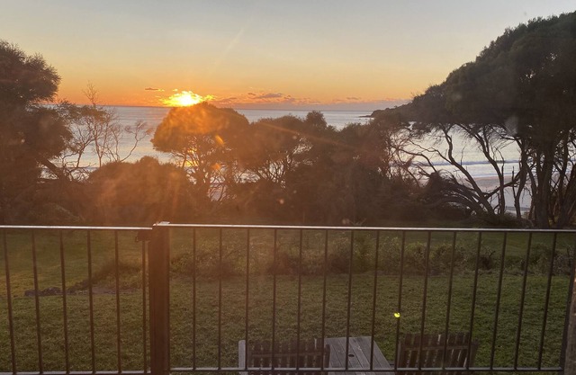 Beach Reserve Frontage. 3 Units. Dog Friendly.