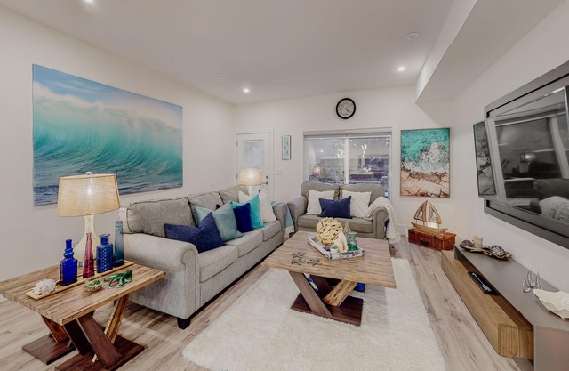 Beach Retreat at Aisha's Jewel. Luxury town house just minutes from the lake