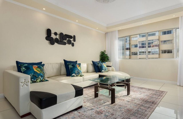 Beach Road Apartment with Inverter | Mouille Point