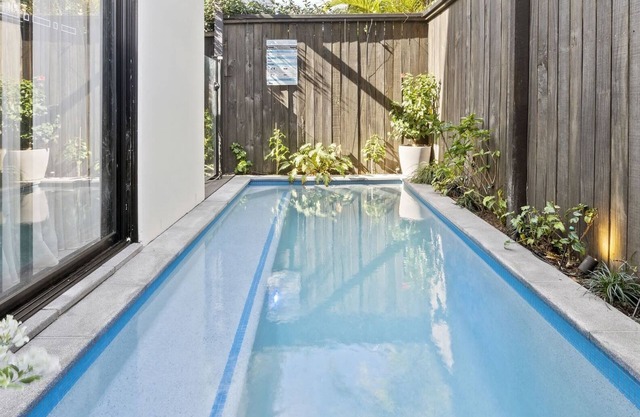 Beach Side Bliss Mermaid beach 3bd Heated Pool