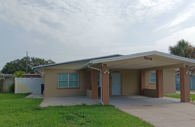 Beach Style House w/ large backyard, close to fishing, canoeing, and beaches