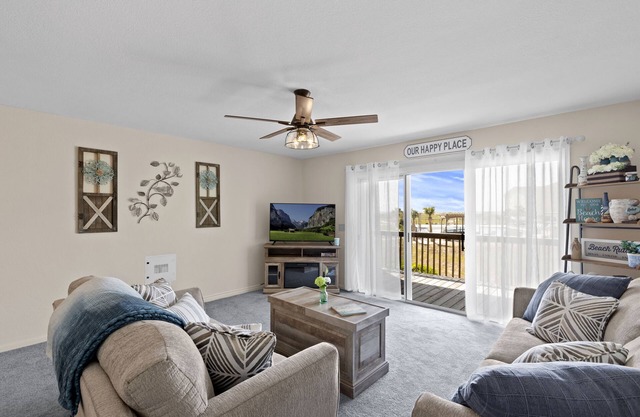 Beach Therapy- Surf Condos, Steps to beach! Includes linens!