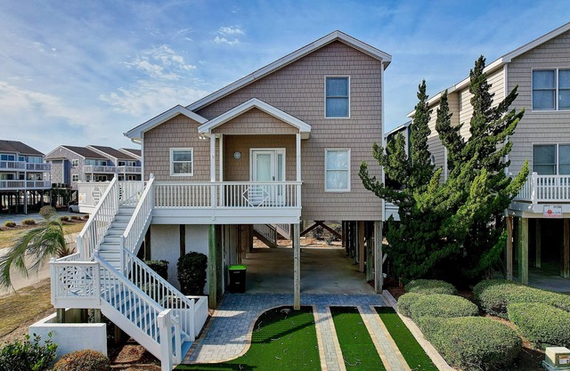 Beach Therapy 4 bedroom Island Park home